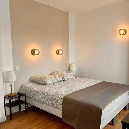 Studio 4 pers face gare SNCF Appart Hotel le Cygne D4 Bourges Extérieur photo