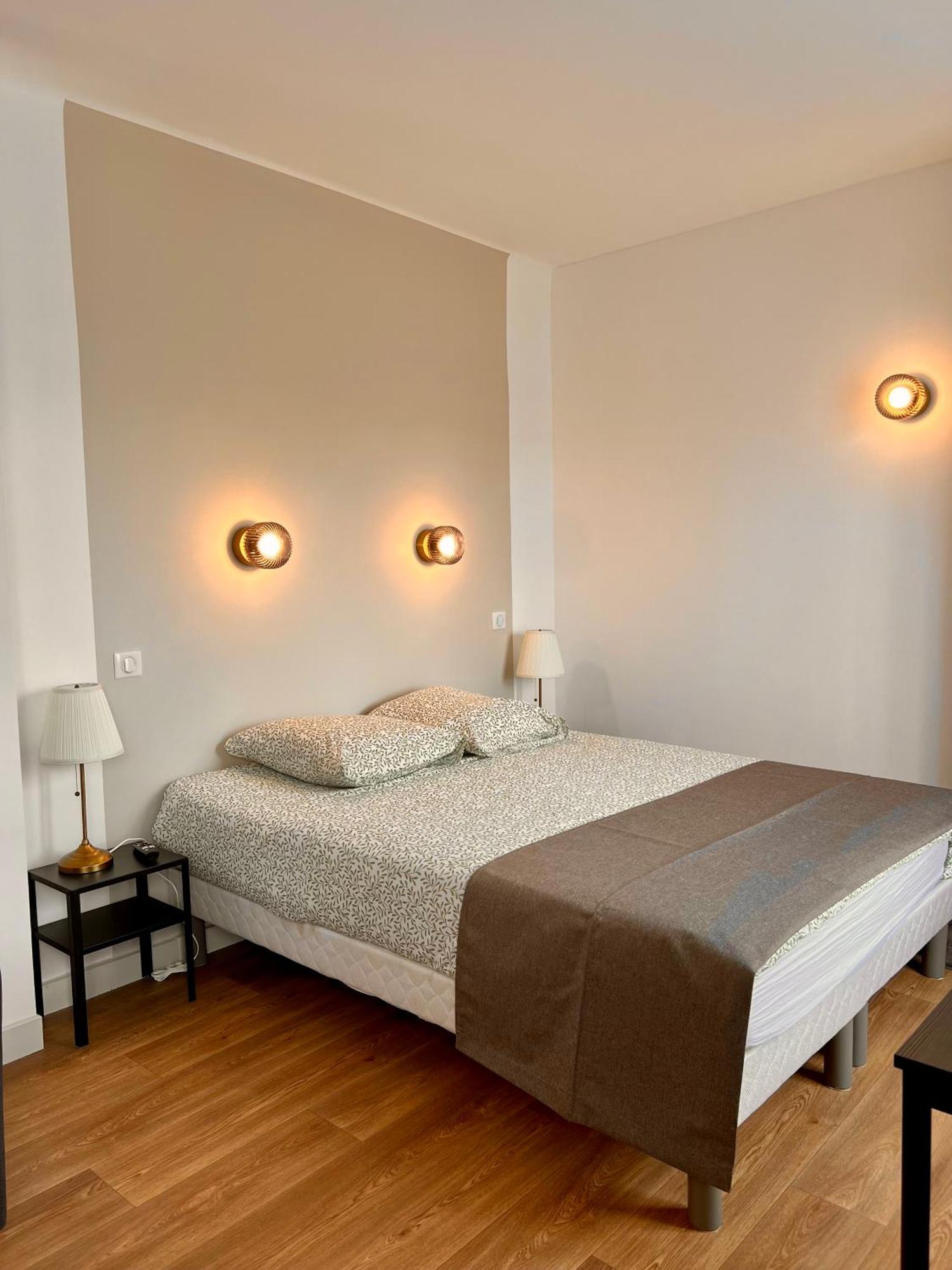 Apartment 4 Pers Face Gare Sncf Le Cygne D4 Bourges